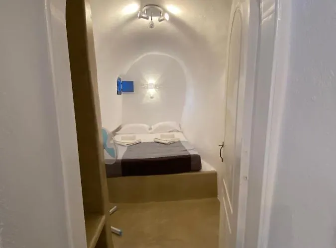 Angels Unique Traditional Emporio (Santorini)