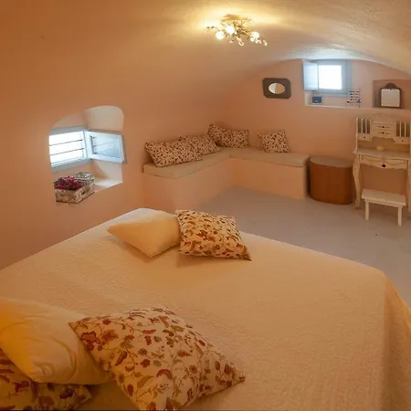 Angels Unique Traditional Tatil Evi Emporio (Santorini)